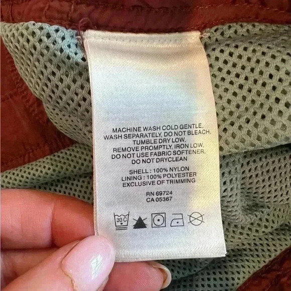 Columbia Omni-Shade men’s shorts size XL, built-in belt, rust colored, EUC - Picture 5 of 6